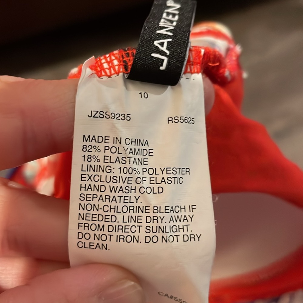 Jantzen One Piece Swimwear w/floral print-ruffles, adjustable straps, Size 10 - Picture 7 of 8